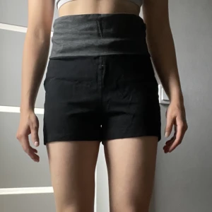 Gravidshorts  - Gravidshorts i stretchigt material (köpte av misstag) använda enstaka gånger.  