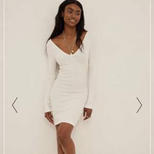 Hej! Säljer min vita kläning från nkd i storlek M. Säljer den för 200kr. Den har aldrig kommit till användning. Skriv privat om ni vill ha bilder på den.💗💗