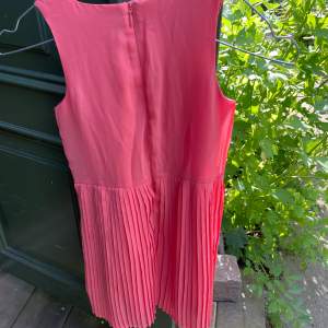 Aprikosfärgad klänning, använd fåtal ggr