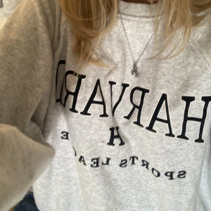 Harvard merch hoodie - Harvard merch hoodie i storlek S💕
