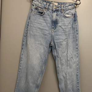Säljer dessa jeans då dom inte kommer till användning. Dom är i mycket fint skick och har bara använts ett fåtal gånger.