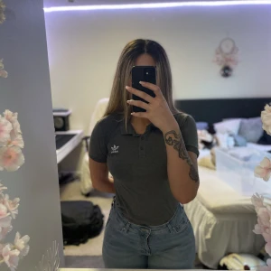 Adidas tshirt - Skriv för info och bilder