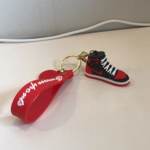 Nyckelring  - Nyckelring Nike AIR Jordan Chicago. Helt ny och har ändast haft som prydnad. Nypris 300kr.