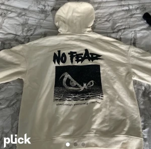 Oanvänd hoodie (lappar kvar) - Lägger upp ugen så frakten blir gratis! Kolla in den andra annonsen under min profil för mer info🫶