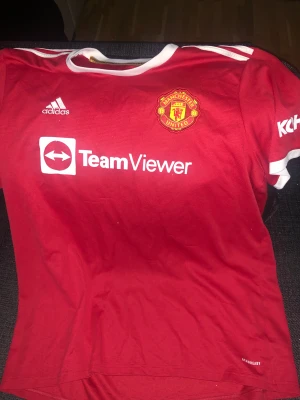 Man u - Den e oxå gammal plus har köpt den nyaste❤️ Manchester United home kit season 21/22