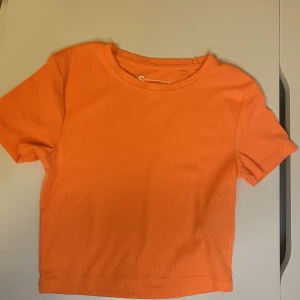 Neon orange tröja  - Helt oanvänd har bara provat en gång 
