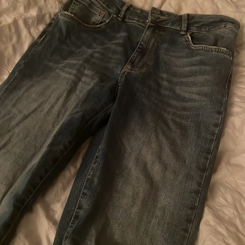 Skinny jeans. Bikbok strl L men passar M. . Jeans & Byxor.
