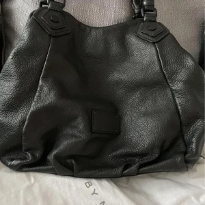 Svart marc jacobs väska! - Såå snygg!! ❤️❤️ säljer för 1200 vid snabbt köp!!