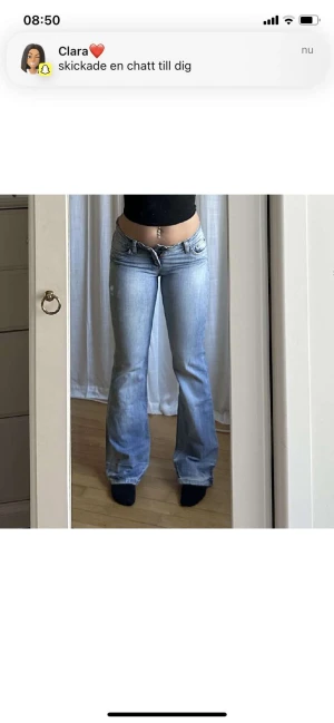 Lågmidjade jeans  - Lågmidjade jeans från Edc! Midja: 76 och innerben: 83 och hon på bilden (som jag köpte dom av) är 165!💓 säljer då de var alldeles för långa på mig. 