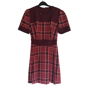 vintage 70-tals klänning - väldigt fin 70s klänning, bra skick men lite tight 