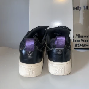 Eytys Sidney Black   - Säljer mina Eytys Sidney Black! Bara använda en gång. Storlek 39, små i storleken så passar även 38. Ordinarie pris 1900kr 