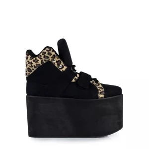 Höga platåskor Nelly, liknar Buffalo st 36 - Höga platåskor från Nelly, liknar Buffalo. Ca 10cm hög platå. Knappt använda. Passar 90tals looken! 🤩