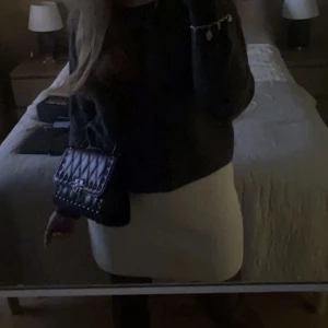 Väska  - Superfin väska, säljer den då den tyvärr inte kommer till användning💕