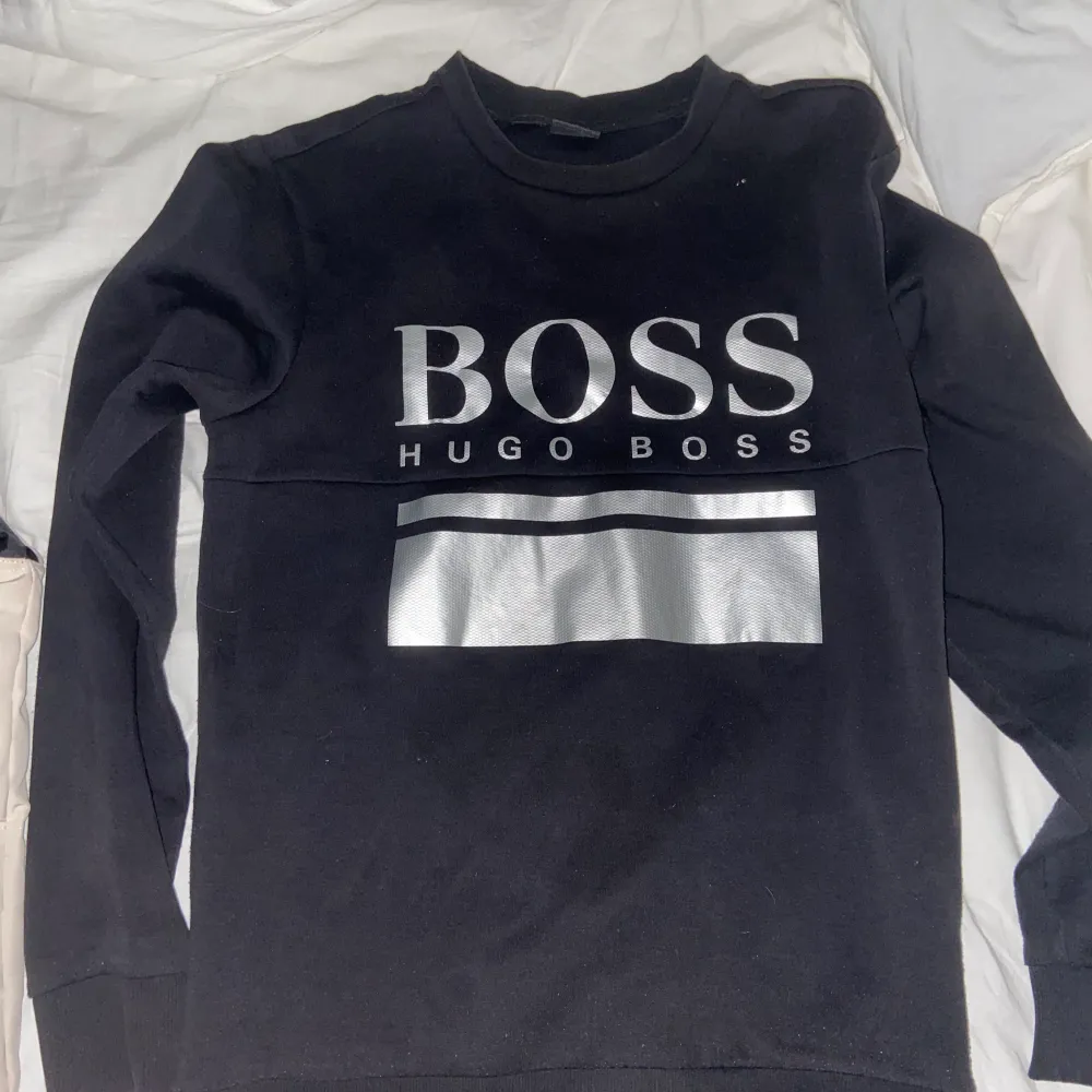 Hugo boss tröja storlek m passar s. Hoodies.