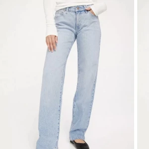 Jeans från A-brand - Jättefina jeans från A-brand. Använda väldigt få gånger. Mycket bra skick. Storlek 24 i midja. Jag är 1.63 och de är perfekta i längd.