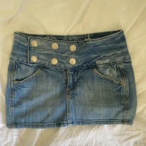 Jeanskjol - Super snygg jeanskjol!!! 