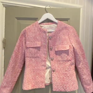 Kavaj/jacka - Säljer min kavaj/jacka från Bondelid. Perfekt för hösten🍁🍂