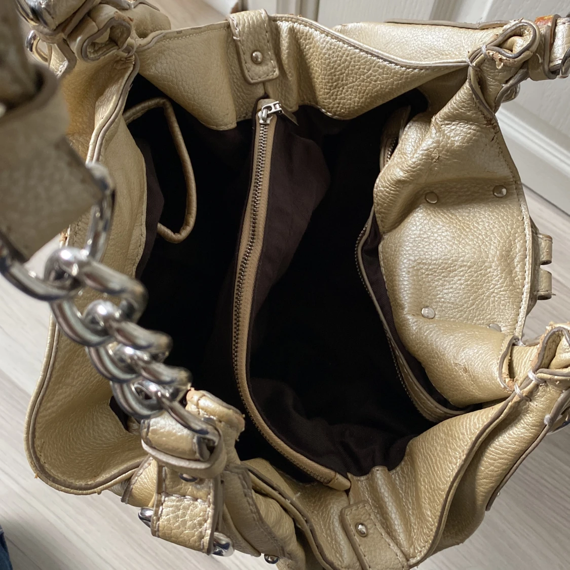 Fin beige-bit handväska med silver detaljer - 91