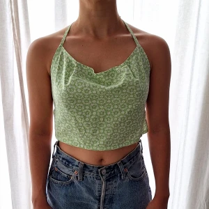 Topp - Grön och vit blommönstrad knyttopp