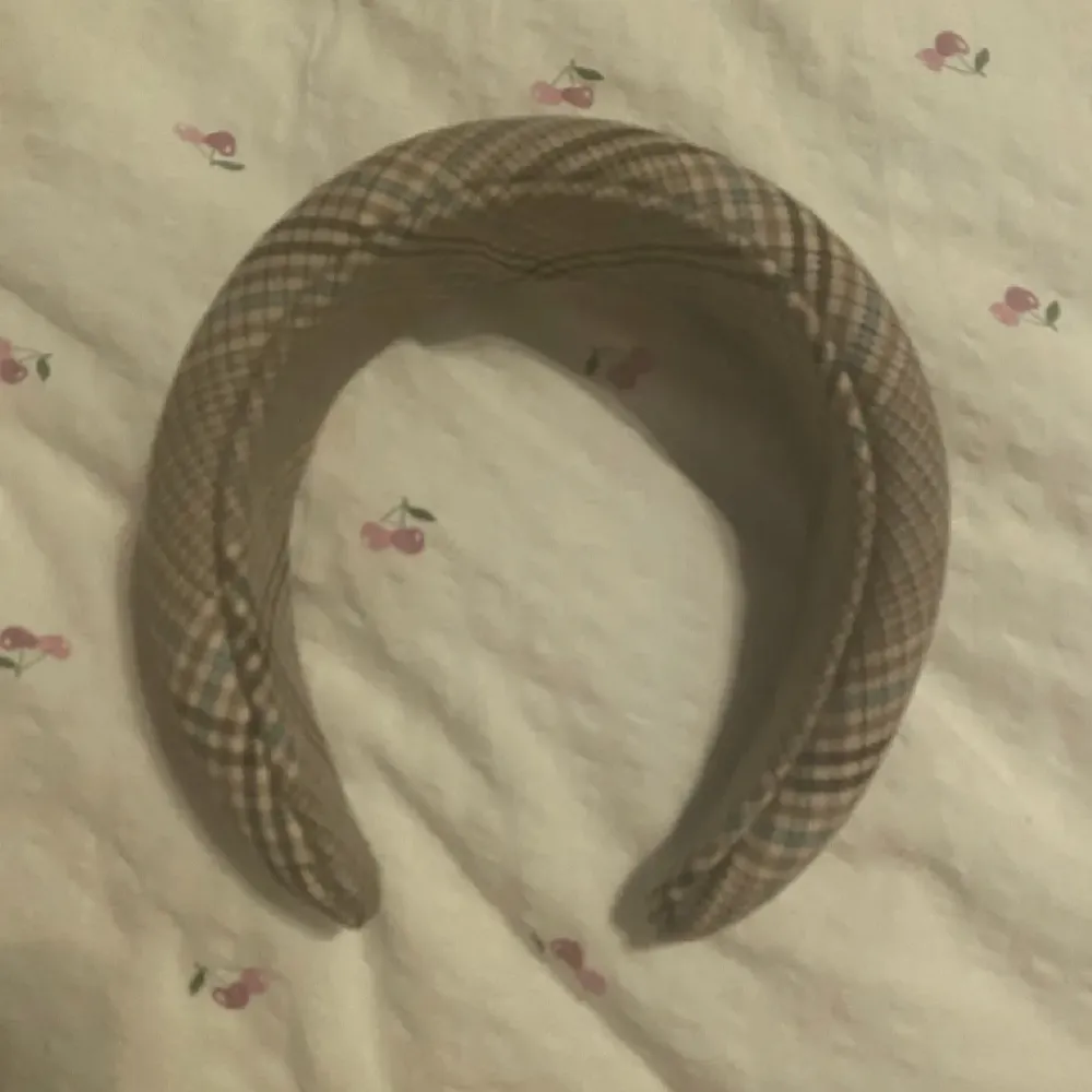 Enkelt Diadem för 20kr. Accessoarer.