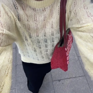 Superfin tröja från mango !  - Upplagd igen pga oseriös köpare! Säljer min supergoa gula tröja från mango. Nypris 399, mitt pris 99 Säljer då tröjan inte går att återlämna! 🌟