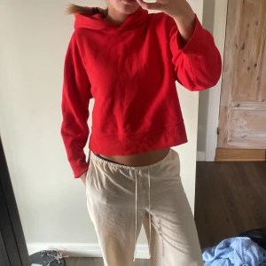 Zara hoodie - Strl M, men liten i størrelsen