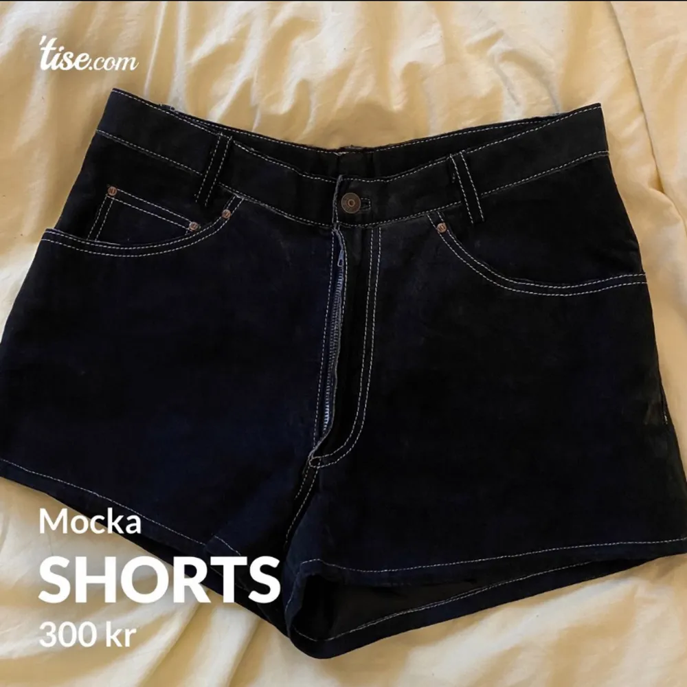 Shorts i mocka, älskar dem här, så mycket coolare än dem klassiska läder-shortsen! Tänk vad snyggt med boots och tights nu på hösten och vintern💖(bilderna är från min tise). Shorts.