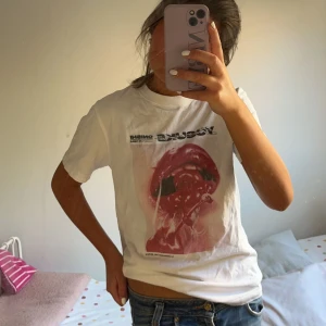 Eytys t-shirt  - Säljer denna svin coola t-shirt från Eytys. Endast använt ett fåtal gånger och är i mycket bra skick. 