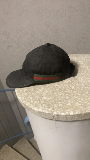 Gucci keps svart - Gucci keps lite sönder där framme kan fixa 100% Äkta kan även byta mot något annat