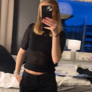 Topp - Säljer denna top från DesignebySi då den inte kommer till användning. Aldrig använd bara testad på. Pris kan diskuteras vid snabb affär💕