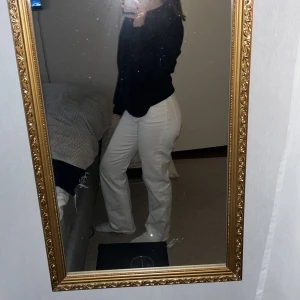 Jeans  - Jeans med raka ben, hög midja. Storlek 34, jag är 164 för referens✨✨