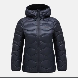 Peak Performance jacka  - Perfekt jacka till vår och höst från Peak Performance. Köp får några år sedan, men bara använd några få gånger! Den är i bra skick och ny priset på jackan är ca 2500kr (säljer pga, kommer inte till användning)