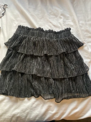 Glitter  - Så fin Kjol till vinten stressig i midjan så vacker 