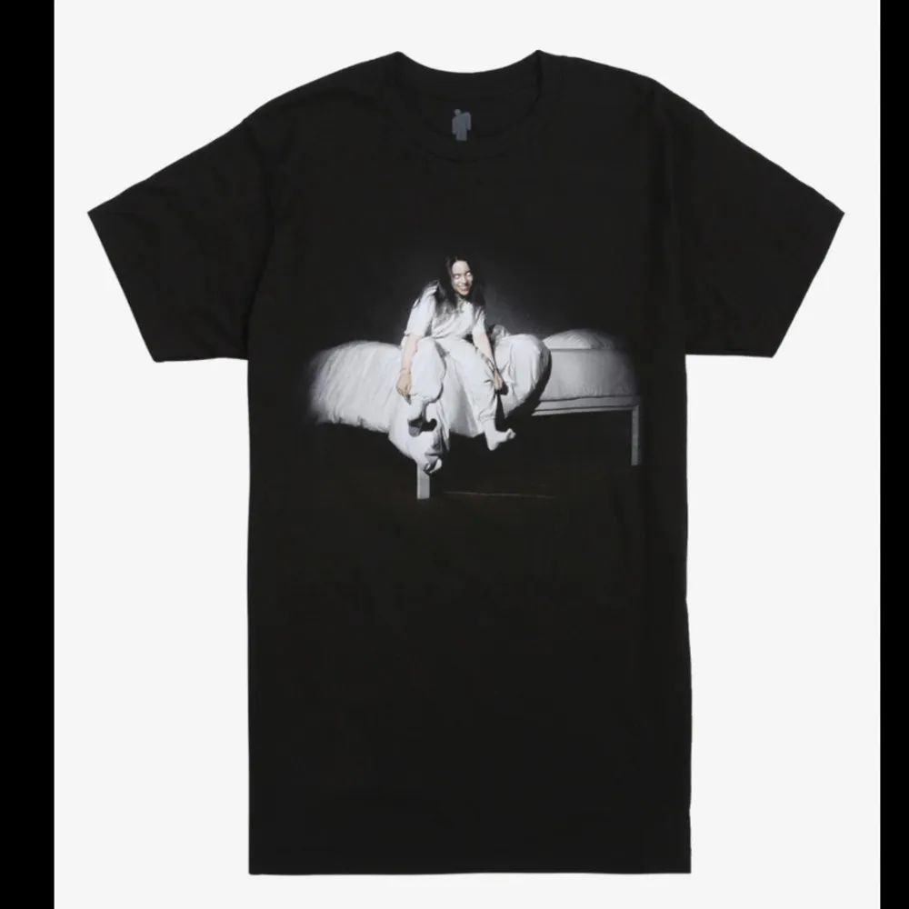 T-shirt som är köpt från hennes egna hemsida ungefär 2019. Fint stick💓. T-shirts.