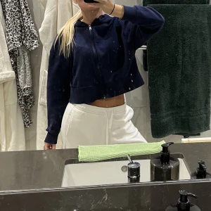 Kort ”oversized” kofta - Jättefin kofta från Zara, kommer inte till användning längre.. supersnyggt till ett par mjukis