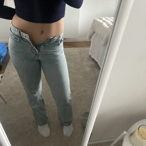 Jeans - Blåa straighta jeans från Asos. Mid waist.🌟
