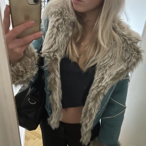 Jacka - Jättefin och unik jacka jag säljer då den inte kommer till användning. Den är i bra skick!