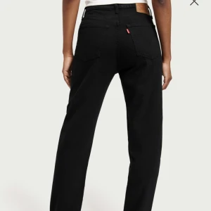 Levi’s jeans - Svarta Levi’s jeans 501. Nypris 1249 kr, nyskick, storlek 26. 