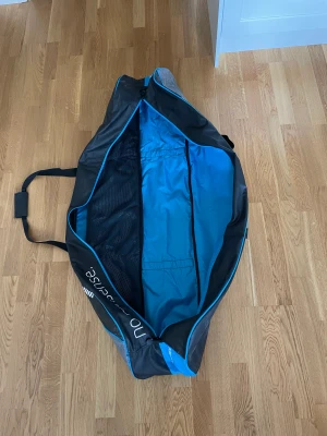 Innebandy väska - Smidig innebandyväska som man får plats med både kläder och klubbor i. 