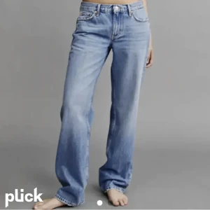 Lågmidjade jeans  - Lågmidjade jeans från Gina tricot! Jätte finat skick och en fin mörk blå färg! Storlek Xs-S! Priset kan diskuteras!