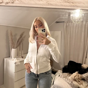 Zip hoodie  - Zip hoodie köpt secondhand i storlek S!❤️‍🔥 i använt men gott skick!