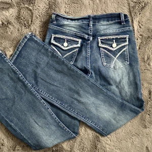 boot cut jeans! - köpte från shein för 279kr säljer för 150kr! meddela mig för mer bilder🤍