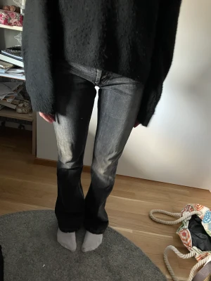 Lee jeanse - Jättebra kvalité! Gråa midrise/högmidjade bootcut jeans. Från lee  Pris kan diskuteras! Köp ej med köp nu!!!