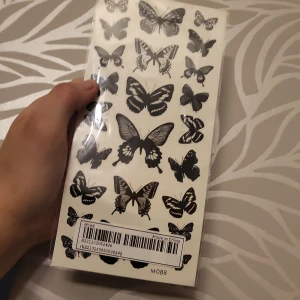 Fake fjäril tatuering - Kan hålla i flera veckor beror på hur ofta du duschar. 