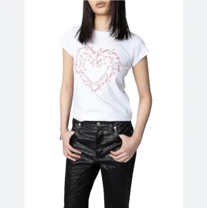 Zadig t-shirt  - Jag säljer denna JÄTTEFINA t-shirt eftersom den ej kommer till användning ❤️ använd 2 gånger   Nypris: 900kr