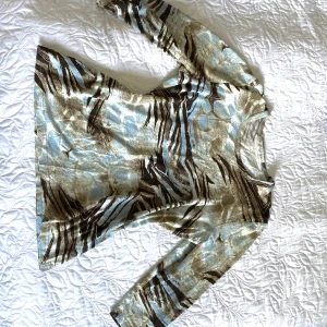 Mönstrad topp - Trekvartsärmad topp med mönster 