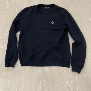 Morris  - Morris tröja Är i fint skick och använd ett fåtal gånger. Köpt för 1000kr