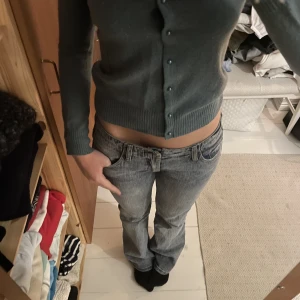 Kofta med knappr - Skitsnygg kofta med runda små knappar! Aldrig använd är i nyskick💕