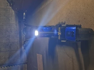Fatbike 2000w - Hej, jag bill sälja min fatbike för att jag ska skaffa min körkort. Inga problem men frambromsen fungerar inte ( jag tror den behöver broms olja. Den har 3 olika hastighet. Den kör cirka 45 till 50 km . En laddare. 2 nycklar till batteri och 2 till elscoo