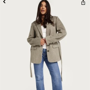 Blazer jacka  - Blazer jacka från Nelly storlek S. 